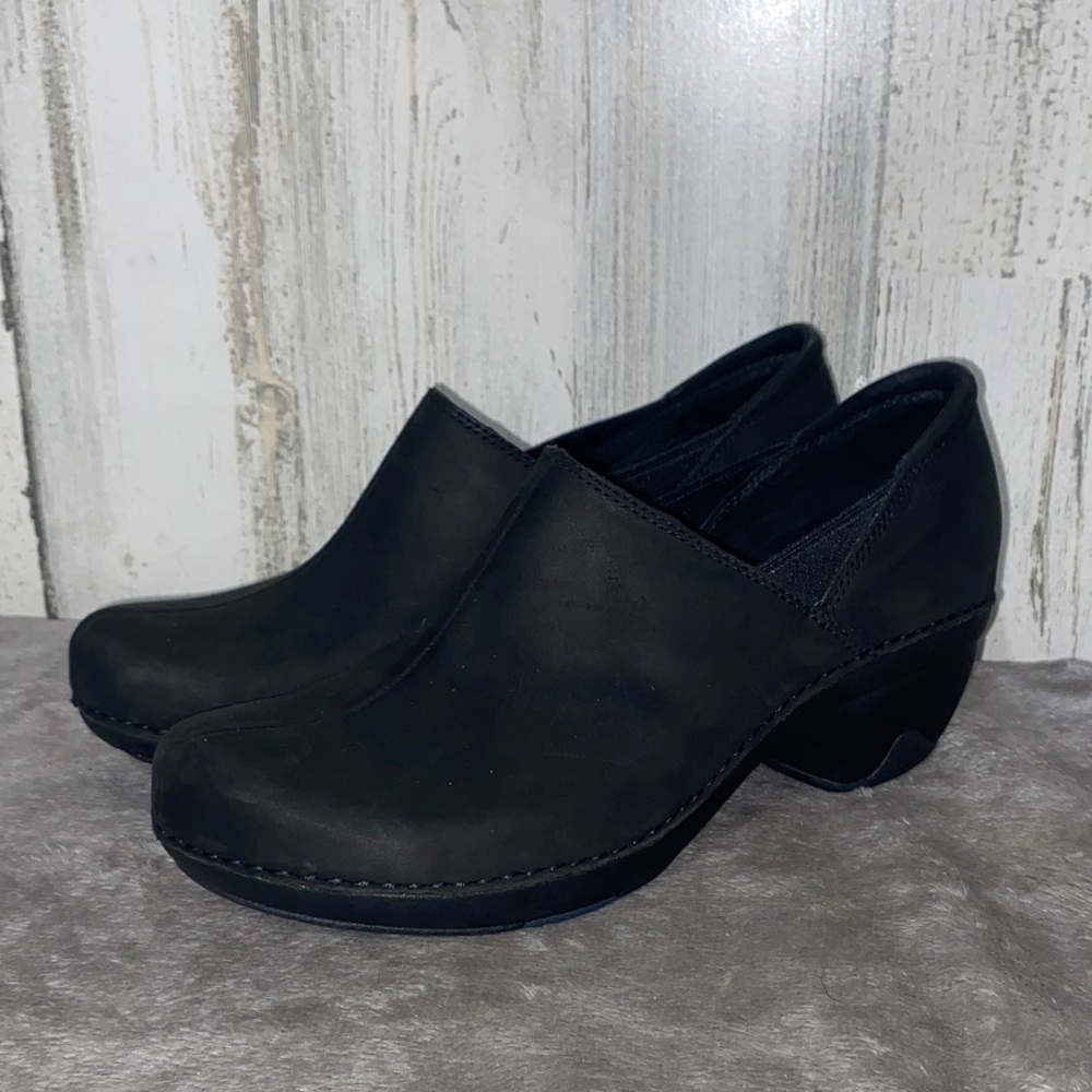 0309 Women's Magnolia Patagonia Black Clogs